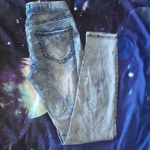 No Boundaries, Size 3-5, Acid Wash Jeans.